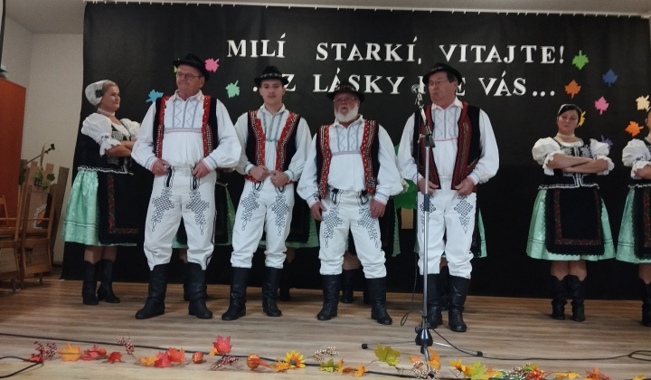 1. fotografia fotogalérie Aktuality / Október - mesiac úcty k starším. - foto
