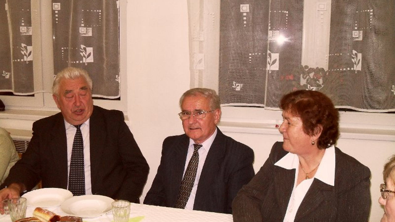 Fotografia fotogalérie Reprezentacia Hankoviec na akcii Den ludovych jedal v Kochanovciach 22.10.2011